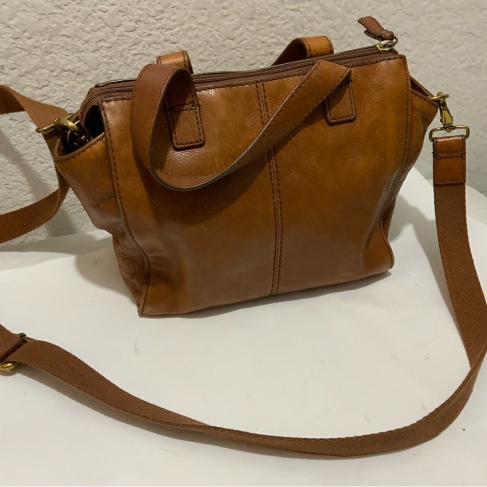 Fossil Crossbody Bag Soft cowhide Leather Purse Convertible Purse zipper - Picture 2 of 13